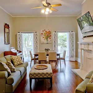 **** Bed & Breakfast Comfortable Escape In Historic Downtown United States